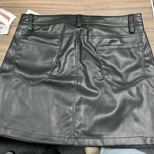 Kenzie women’s mini faux leather skirt size 8